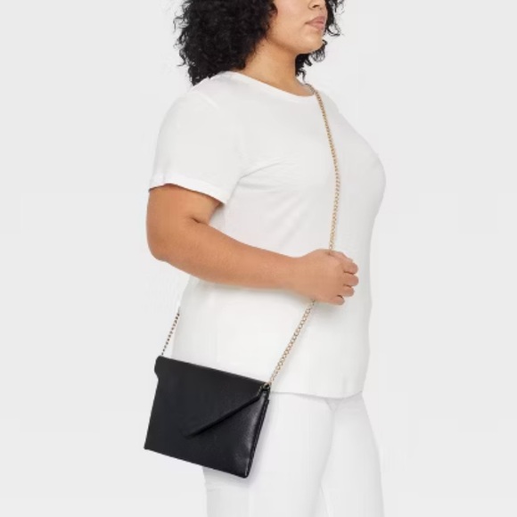 black envelope clutch with gold chain shoulder strap - Picture 7 of 8